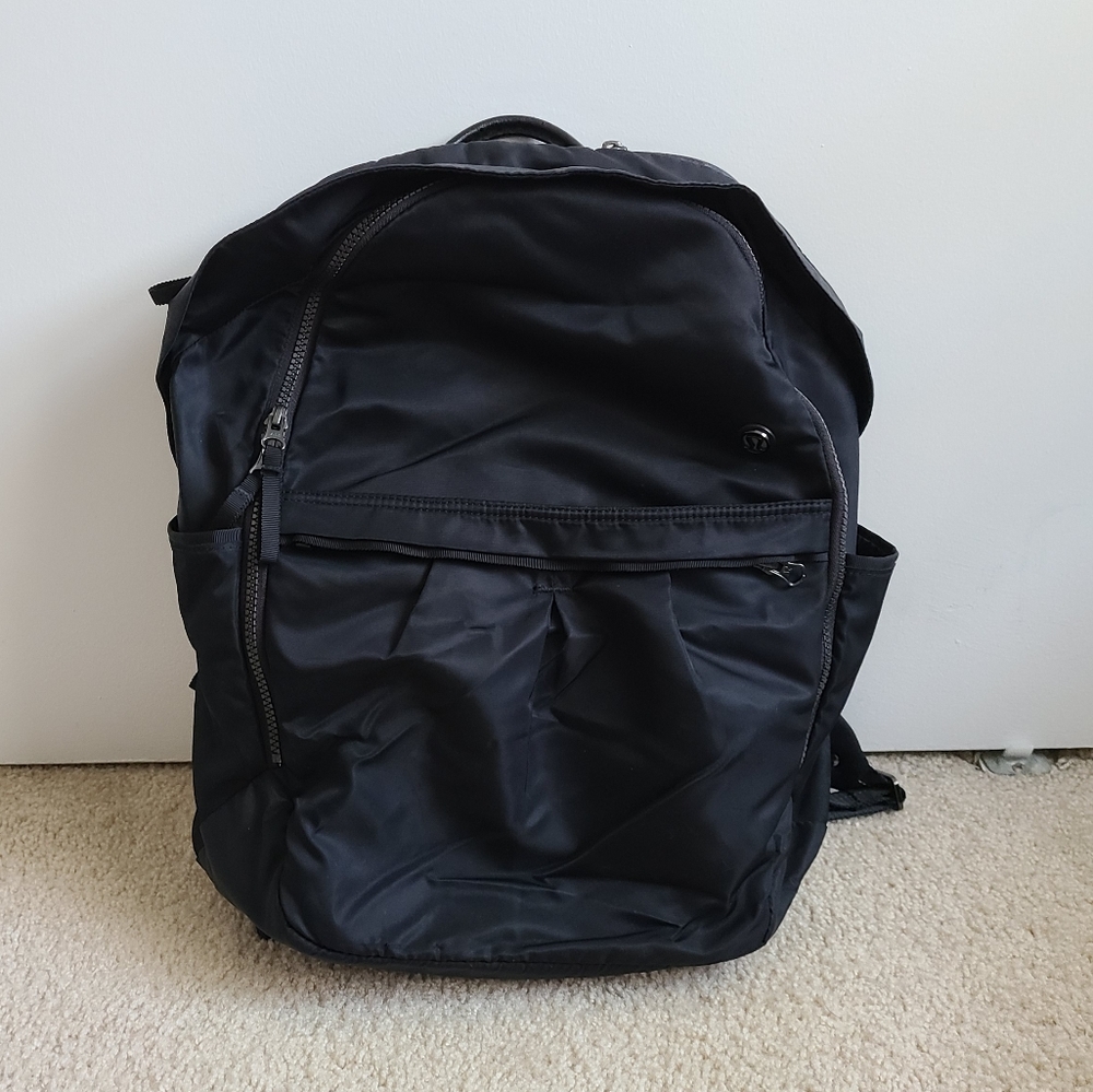 Black Lululemon backpack
